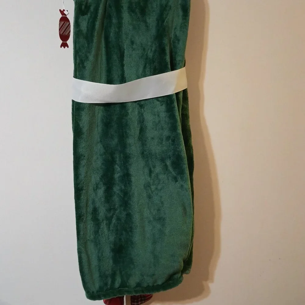 NWT ~ Peppermint Place Holiday Throw with a Textured Dangling Gnome (50” x 60”)